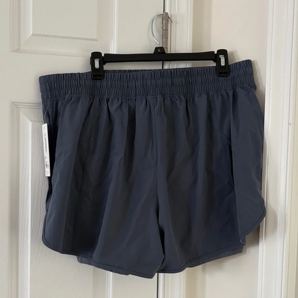 Yogalicious Luxe Lightstreme Alpine 2n1 Shorts - Picture 6 of 7